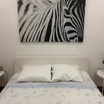 Grandma's House In Lisbon בית נופש *